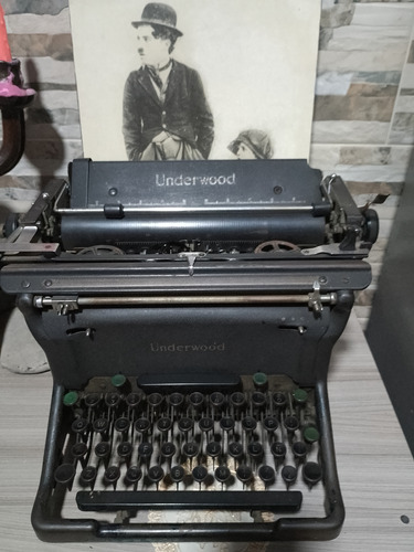 Máquina De Escribir Antigua Marca Underwood