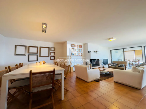 Apartamento En Venta, 4 Dormitorios, Torre De Categoría, Punta Del Este