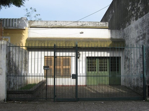 Imagen 5 de 9 de Casa De 4 Ambientes, Garage, Quincho Con Parrilla.-
