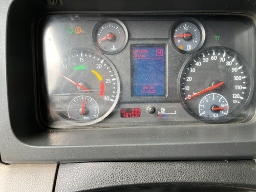 Imagem 9 de 13 de Vw 25390 Constellation 6x2 Teto Alto 2014 Manual