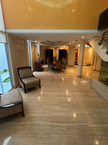 En Venta Casa De Tres Niveles En Altos De Guataparo, Valencia Estado Carabobo Venezuela / Emer.