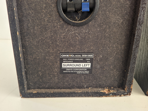 Par De Caixas Surround Onkyo Skm-540s Ref. Jbl. Yamaha. Cinza-escuro (Usado)