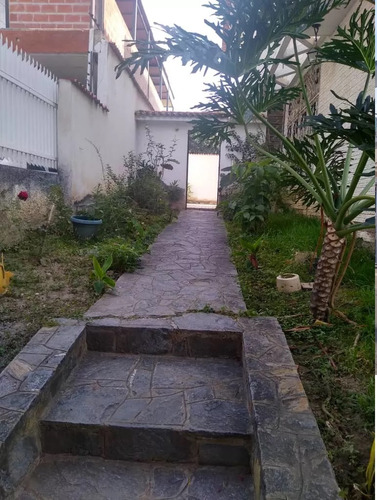 Se Alquila Habitacion En La Urb. La Paz - El Paraiso