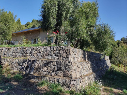 Casa En Venta - 3 Dormitorios 2 Baños - Cochera - 1.560mts2 - San Martín De Los Andes