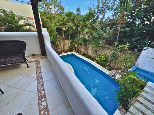 Casa Con Alberca Y Jacuzzi, En Residencial Privado, Venta Playa Del Carmen.