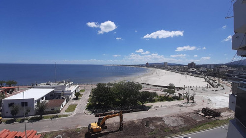 Dos Dormitorios Con Hermosas Vistas A La Bahía!!!