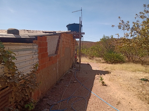 Imagem 7 de 14 de Chácara Com 2 Quartos Dois Banheiros, Ir Uma Sala.