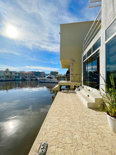 Hermosa Casa Bote B En Venta