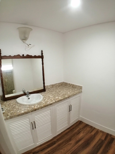 Imagen 10 de 17 de Se Alquila Apto 360m2 3h+s/5b/3p Chulavista