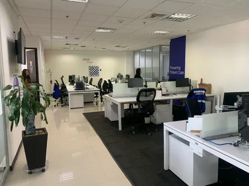 Ofc Amoblada 337 M2 Santa Ana Occidental