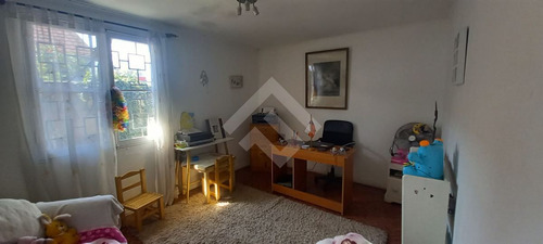 Casa En Venta De 4 Dorm. En Macul