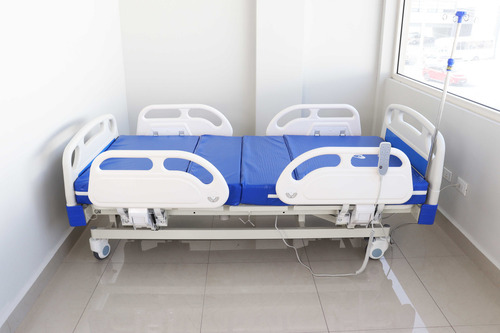 Gambimedic Cama Hospitalaria Electrica 4 Posiciones Funciones Elevacion Espalda Reposapiernas Altura Ajustable 43cm Hasta 71cm Con Control Remoto Incluye Colchon 12cm Portasuero Mesa Para Comer