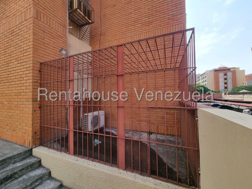 Sorangel Vargas Vende Apartamento Conectado A Planta Electrica, Excelente Ubicacion. Res. Luis Miguel Zona Este Barquisimeto Mls #25-11589