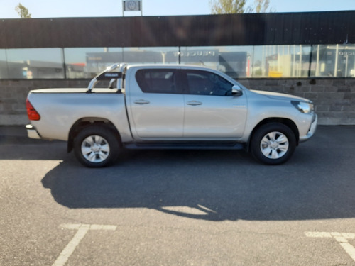 Imagen 11 de 15 de Toyota Hilux 2.8 Tdi Srx Doble Cabina 4x4 2017