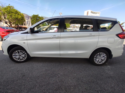 Imagen 3 de 12 de Suzuki Ertiga Glx