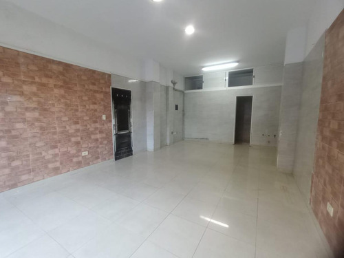 Imagen 4 de 13 de Local De 39m² Aprox. Muy Buen Estado En Ramos Mejia