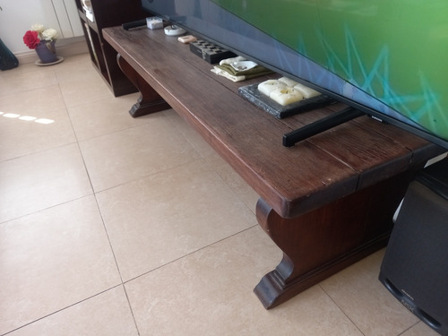 Banco De Madera Maciza Y Antigua. Para Aprovechar. Madera Marrón