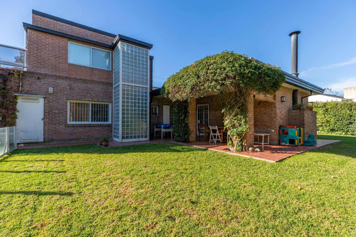 Imagen 3 de 30 de Casa Venta City Bell 4 Dormitorios Y Pileta
