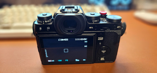 Fujifilm Xt1 Preta Com Hand Grip - Ótimo Estado ! Preto
