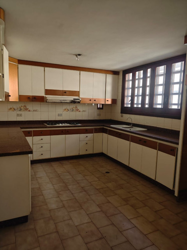 Casa En Venta En Andres Bello Las Delicias Maracay 04js