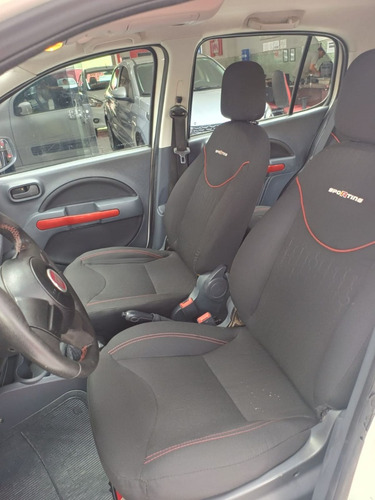 Fiat Uno 1.4 Sporting Flex 5p