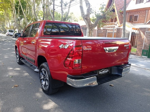 Imagen 4 de 15 de Toyota Hilux 2.8 Tdi Srx 4x4 Caja Manual De 6ta Año 2018