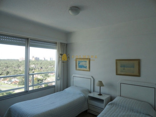 Apartamento De 2 D, 2 Baños Mas Dependencia De Serv. Y Garaje. Consulte!!!!!- Ref: 2069