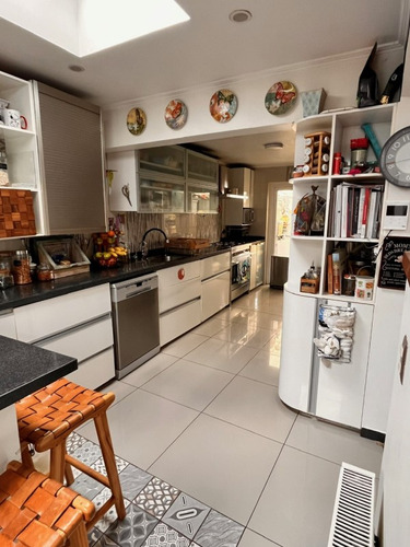 Vendo Linda Casa Con 5 Dormitorios, En Providencia-ñuñoa
