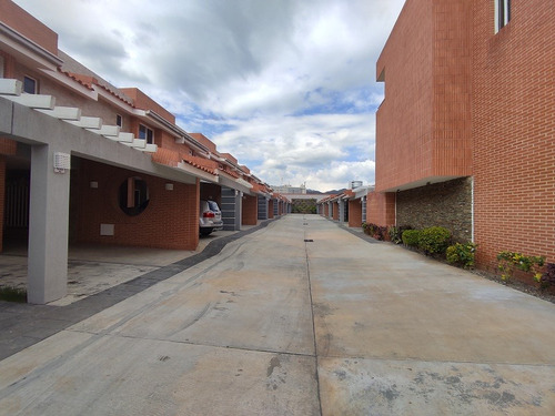 Townhouse De 3 Niveles En Terrazas De Camoruco, Valles De Camoruco, Valencia Edo. Carabobo (obra Blanca)jgcs