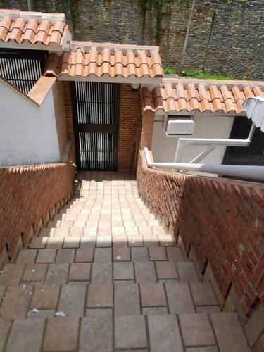 Imagen 3 de 21 de Town House En La Urbanización Miranda, Caracas 5hab/5baños/3pe