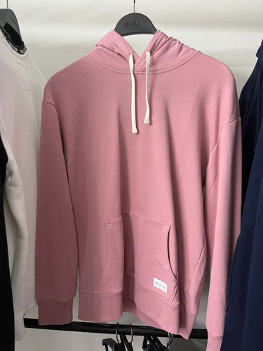 Imagen 4 de 10 de Sudaderas Buzo Con Capucha Logo Bordado Hollister