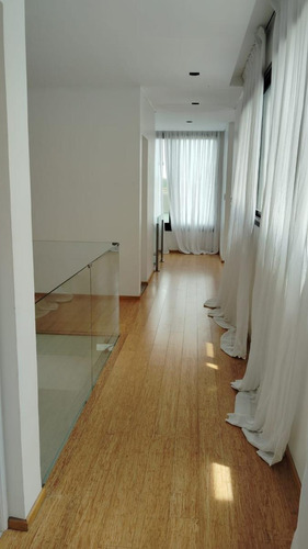 Casa En Alquiler Temporal De 5 Dormitorios | San Sebastian | Escobar