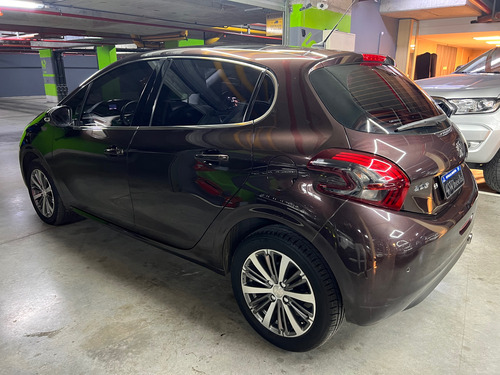 Peugeot 208 1.6 Feline