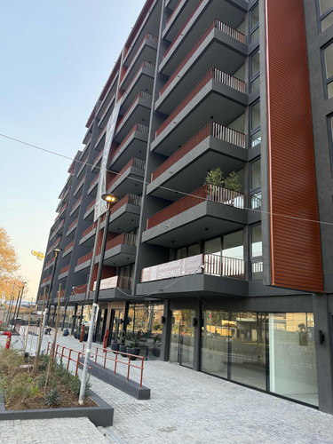 Excelente Local Comercial Frente A Hospital Fach Las Condes