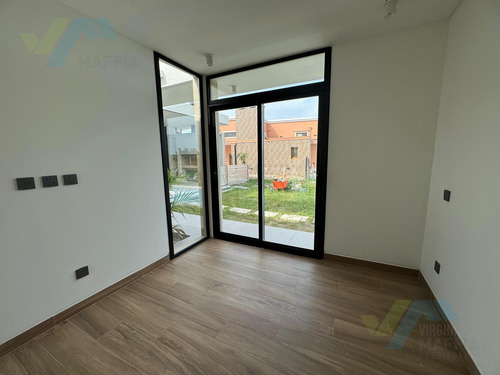Venta De Casa Son Pileta - San Ramiro Pilar Del Este