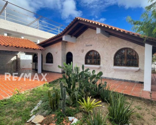 Re/max 2mil Vende Casa En Urb. Jorge Coll, Mun. Maneiro, Isla De Margarita, Edo. Nueva Esparta