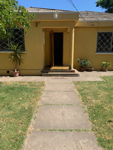 Casa En Venta A 2 Cuadras De La Plaza De Peñaflor, Excelente