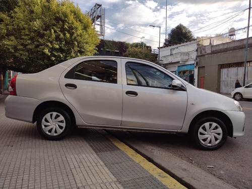 Toyota Etios 1.5 Sedan X