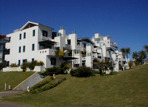 Apto 2 Dor, 2 Baños, Y Terraza Con Parrillero Y A Metros Del Mar. Consulte!!!!!!-ref:1788