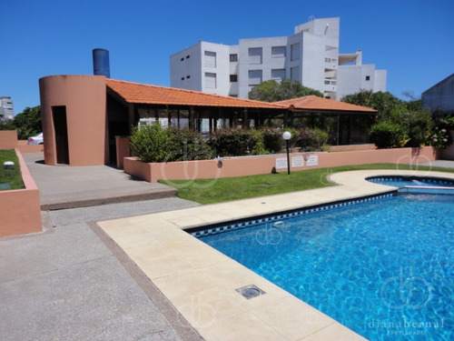Imagen 6 de 24 de Punta Del Este, Mansa, Apartamento De 1 Dormitorio Con Terraza Y Vista.- Ref: 54539