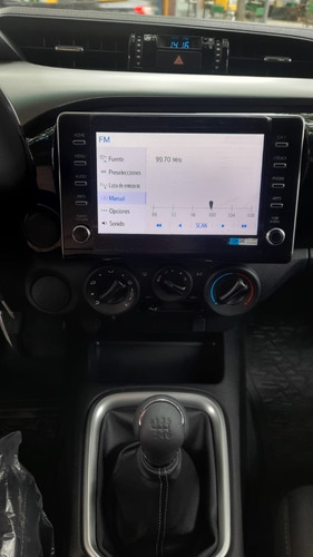 Imagen 14 de 17 de Toyota Hilux Sr 4x2 2022 Durzo Automoviles