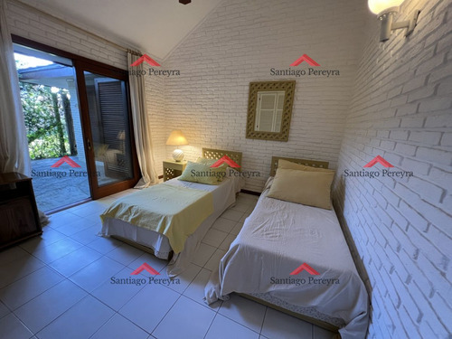 Imagen 7 de 29 de Muy Lindo Chalet Tradicional En Zona Lugano