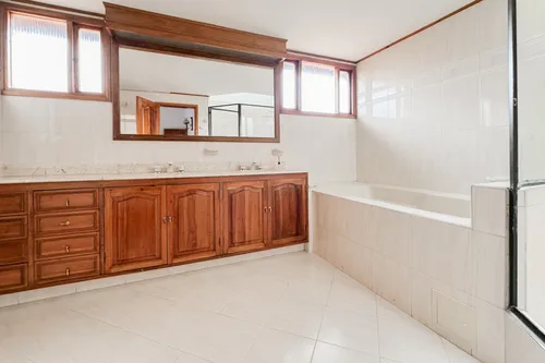 Casa En Arriendo/venta En San José De Bavaria. Cod A7174
