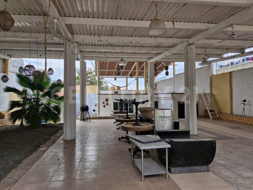 Terraza Con Departamento En Venta En El Chante, Jocotepec, Jalisco