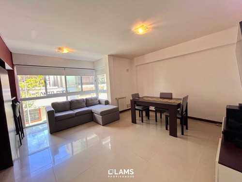 Departamento En Venta De 3 Ambientes - Zona La Perla