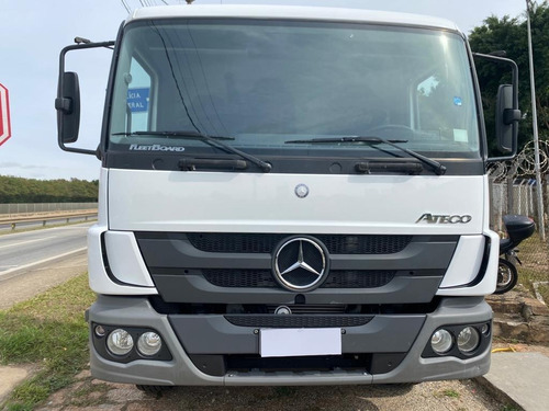 Imagem 2 de 25 de Mercedes Atego 1719/48 - 4x2 - 2018
