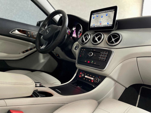 Imagem 7 de 11 de Mercedes-benz Classe Gla 2017 1.6 Enduro Turbo Flex 5p