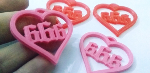 4 Dijes Corazón 666 Acrilico Para Collares Aros