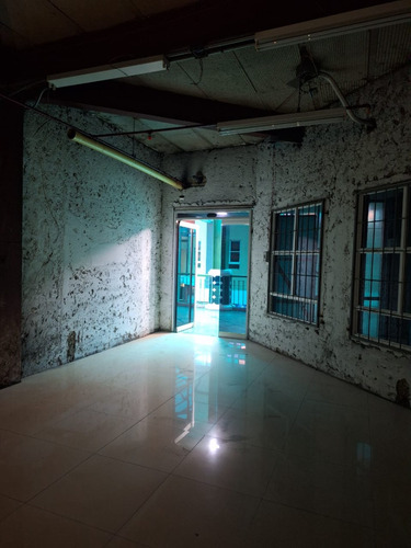 Atenas Inmobiliaria, Alquila Local, En Nivel 2, Del Centro Comercial Ciudad Puente Real, Av. El Ejercito Nueva Barcelona, Edo Anzoátegui- Venezuela