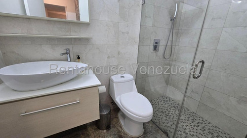 Tg Lindo Apartamento Con Excelentes Areas Sociales, Solarium, Piscina, Cancha De Futbolito, Pozo, Calle Cerrada. En Venta En La Tahona 25-18320 Ys